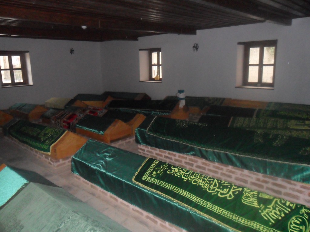 Hasan Bey Türbesi İç Kısım Hasan Bey Türbesi İç Kısım