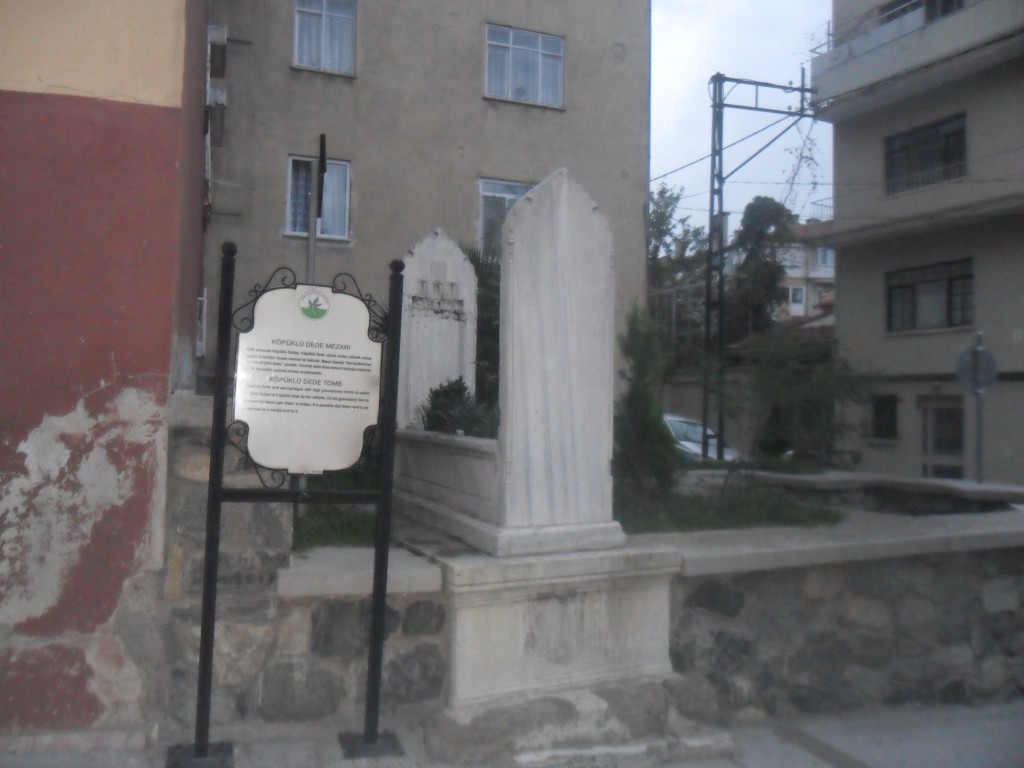 Köpüklü Dede Türbesi Mezarı Köpüklü Dede Türbesi Mezarı